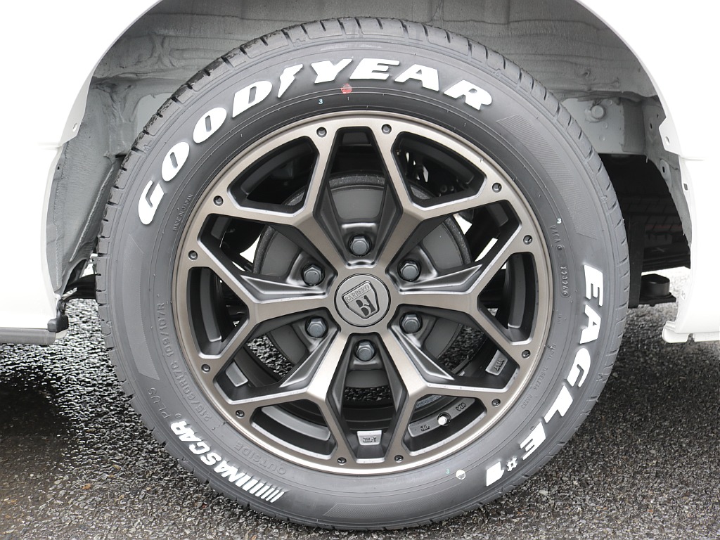 令和８年式ハイエースＶダークプライムⅡ２０００ガソリン２ＷＤカスタム車両入庫！！アルパインＢＩＧ－Ｘ１１インチナビビルトインＥＴＣ２．０装備ＨＤＭＩソケット増設オリジナルベットＫＩＴ装着済み！！