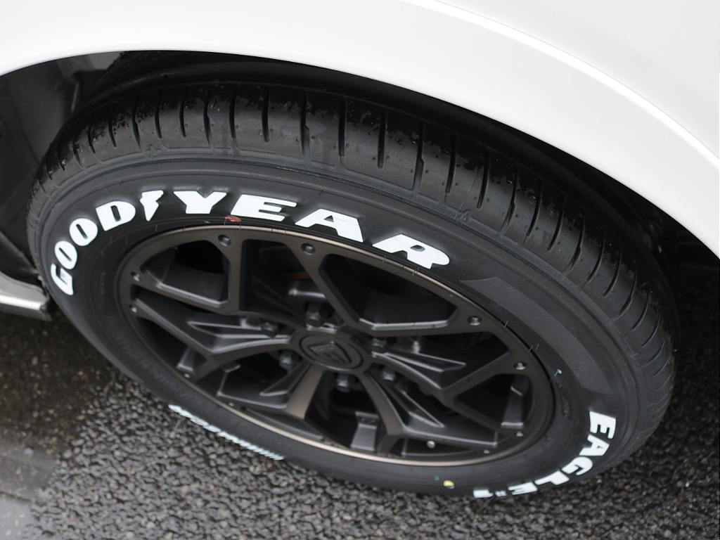 令和８年式ハイエースＶダークプライムⅡ２０００ガソリン２ＷＤカスタム車両入庫！！アルパインＢＩＧ－Ｘ１１インチナビビルトインＥＴＣ２．０装備ＨＤＭＩソケット増設オリジナルベットＫＩＴ装着済み！！