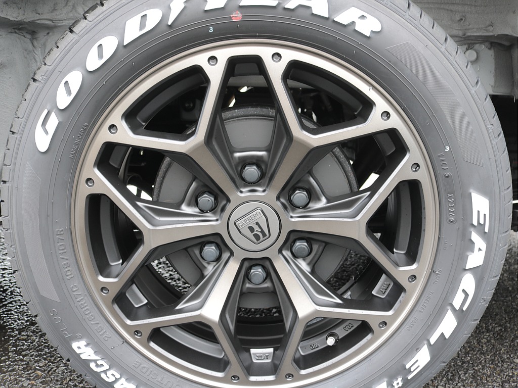 令和８年式ハイエースＶダークプライムⅡ２０００ガソリン２ＷＤカスタム車両入庫！！アルパインＢＩＧ－Ｘ１１インチナビビルトインＥＴＣ２．０装備ＨＤＭＩソケット増設オリジナルベットＫＩＴ装着済み！！