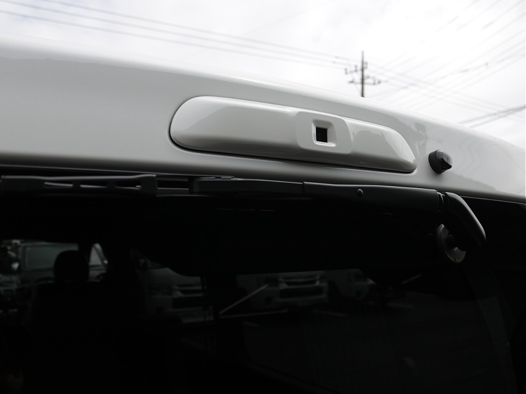 令和８年式ハイエースＶダークプライムⅡ２０００ガソリン２ＷＤカスタム車両入庫！！アルパインＢＩＧ－Ｘ１１インチナビビルトインＥＴＣ２．０装備ＨＤＭＩソケット増設オリジナルベットＫＩＴ装着済み！！
