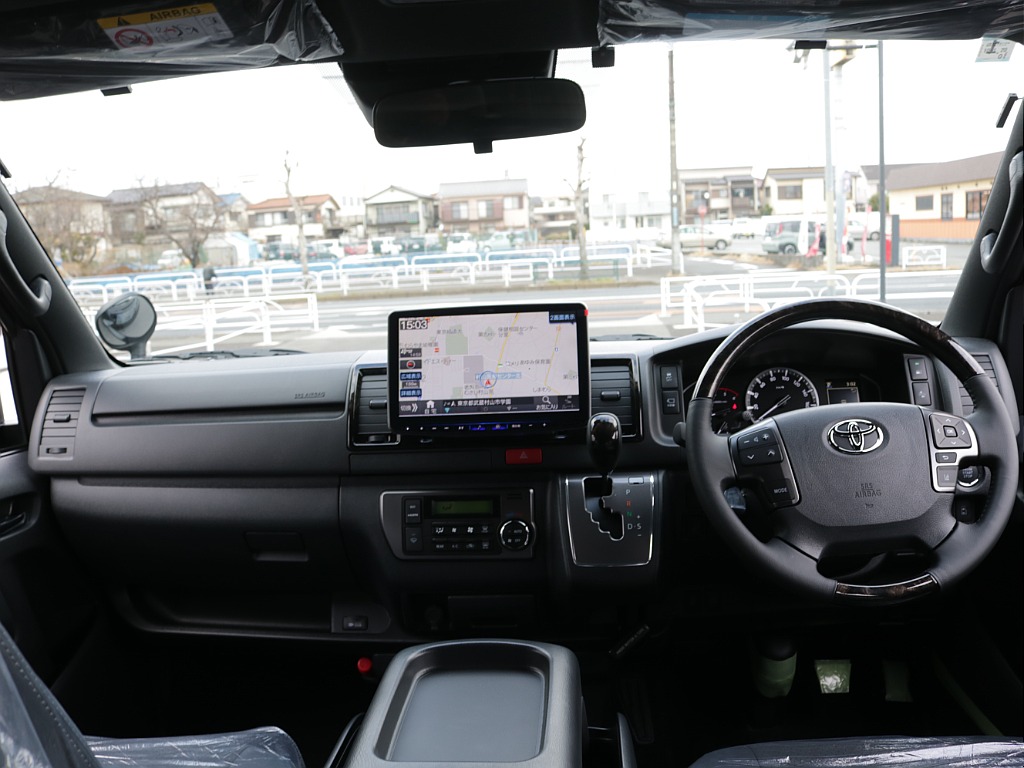 令和８年式ハイエースＶダークプライムⅡ２０００ガソリン２ＷＤカスタム車両入庫！！アルパインＢＩＧ－Ｘ１１インチナビビルトインＥＴＣ２．０装備ＨＤＭＩソケット増設オリジナルベットＫＩＴ装着済み！！