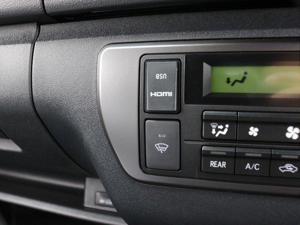 令和８年式ハイエースＶダークプライムⅡ２０００ガソリン２ＷＤカスタム車両入庫！！アルパインＢＩＧ－Ｘ１１インチナビビルトインＥＴＣ２．０装備ＨＤＭＩソケット増設オリジナルベットＫＩＴ装着済み！！