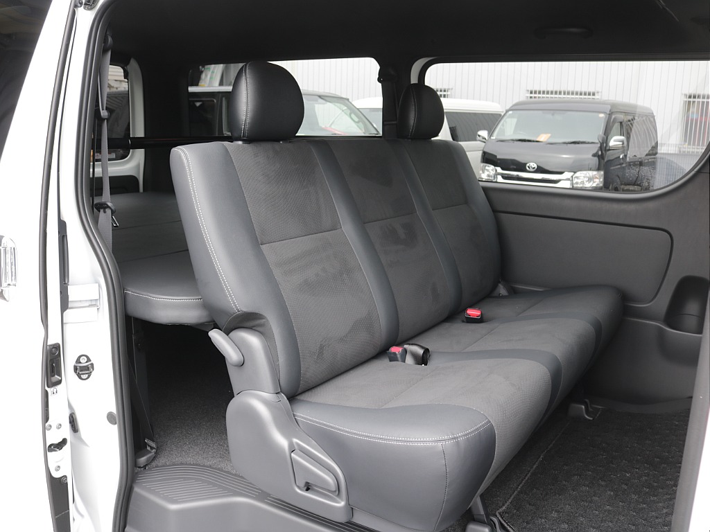 令和８年式ハイエースＶダークプライムⅡ２０００ガソリン２ＷＤカスタム車両入庫！！アルパインＢＩＧ－Ｘ１１インチナビビルトインＥＴＣ２．０装備ＨＤＭＩソケット増設オリジナルベットＫＩＴ装着済み！！