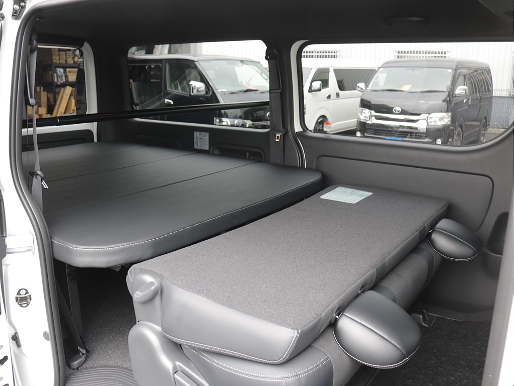 令和８年式ハイエースＶダークプライムⅡ２０００ガソリン２ＷＤカスタム車両入庫！！アルパインＢＩＧ－Ｘ１１インチナビビルトインＥＴＣ２．０装備ＨＤＭＩソケット増設オリジナルベットＫＩＴ装着済み！！