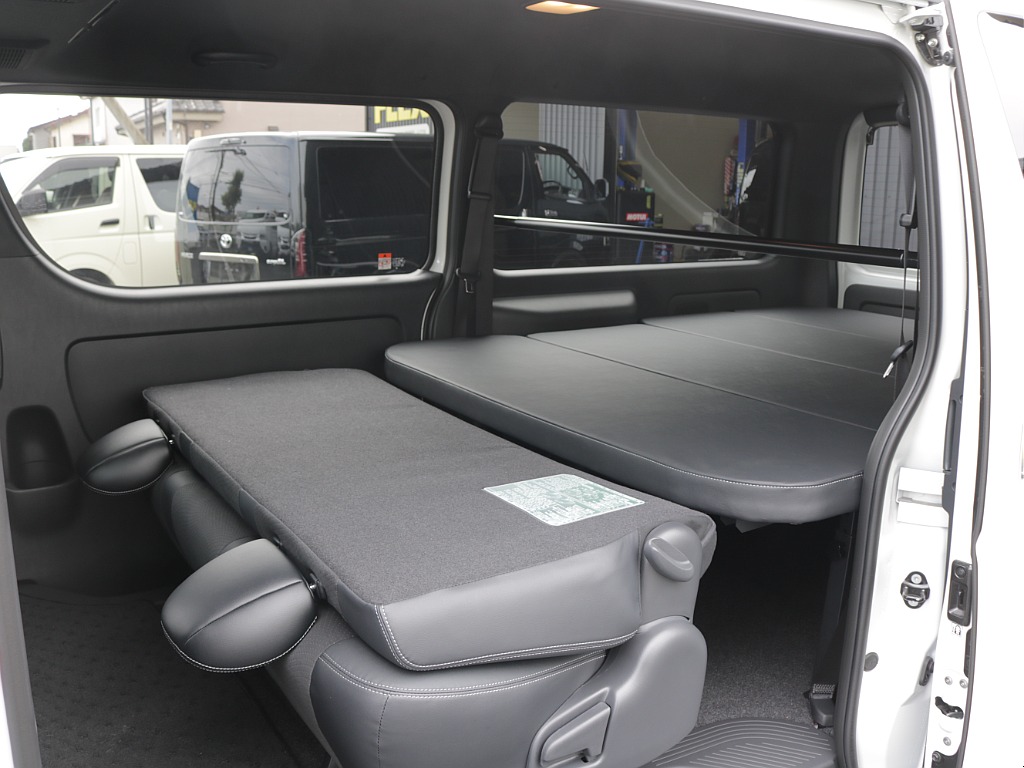 令和８年式ハイエースＶダークプライムⅡ２０００ガソリン２ＷＤカスタム車両入庫！！アルパインＢＩＧ－Ｘ１１インチナビビルトインＥＴＣ２．０装備ＨＤＭＩソケット増設オリジナルベットＫＩＴ装着済み！！