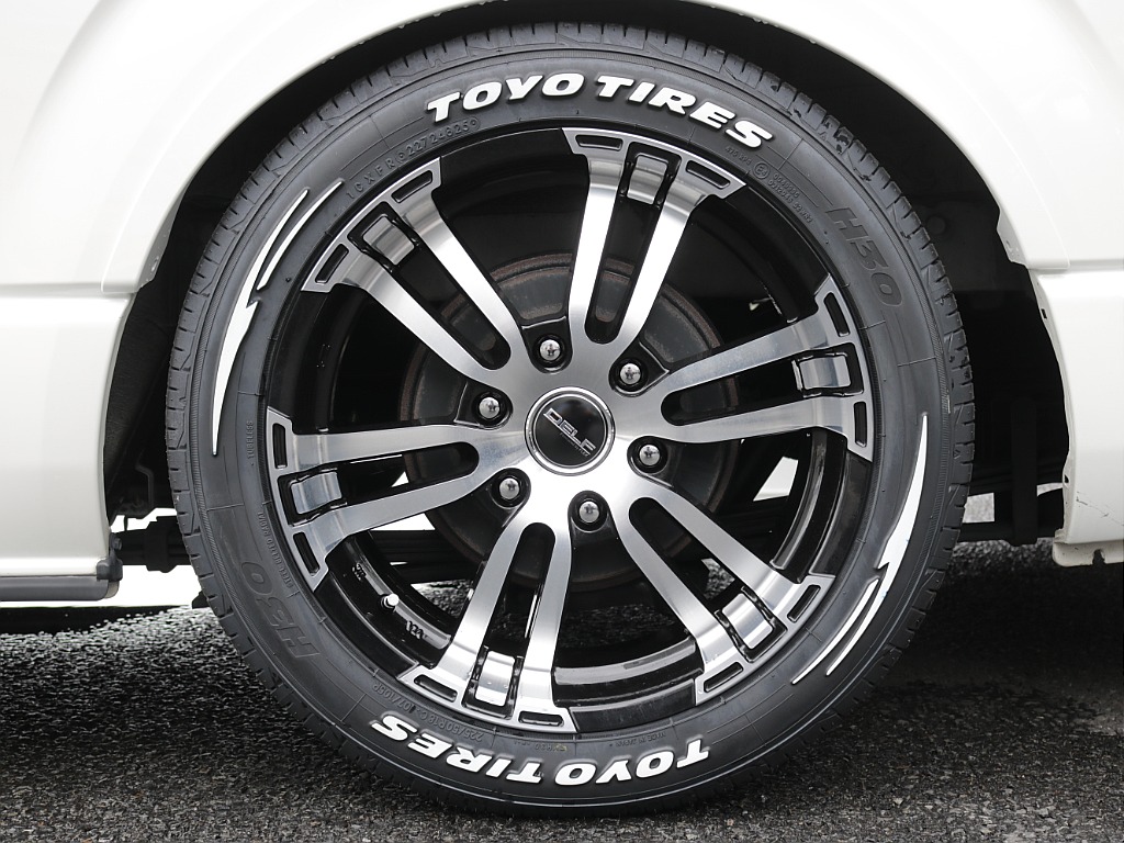 令和６年式ワイドＶダークプライムⅡ２８００ディーゼルターボ！オリジナル１８インチアルミ２．５インチローダウン！床張りベットＫＩＴ装備！！
