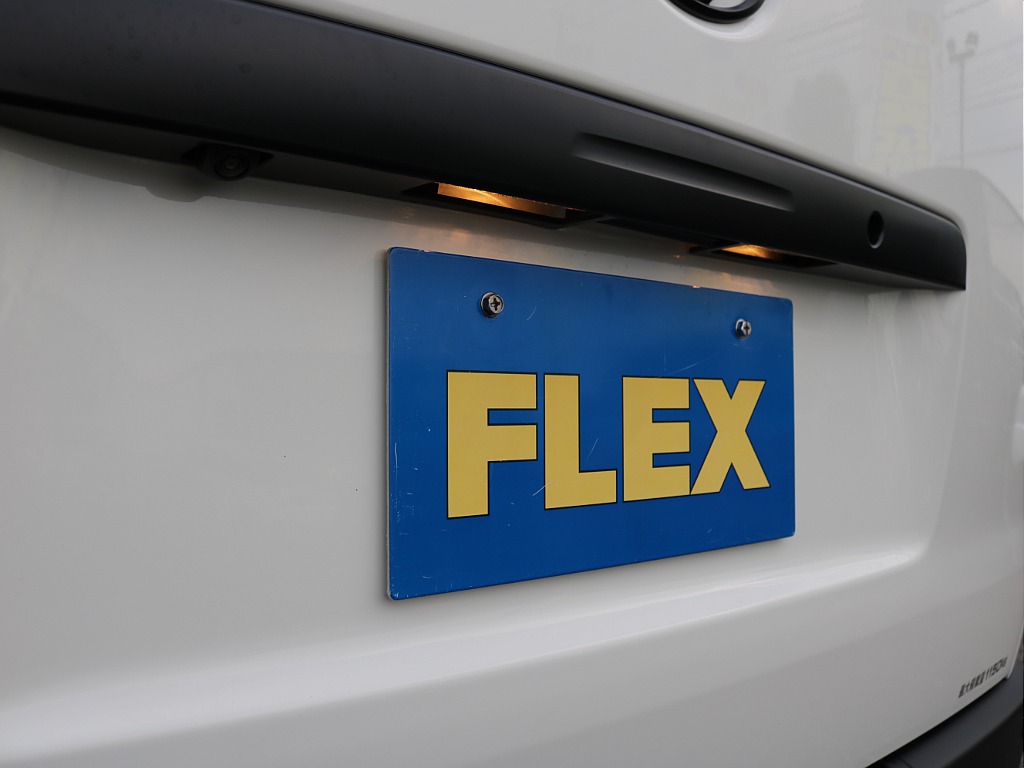 新車ハイエースＶスポーツパッケージ完成！ＥＳＳＥＸフロントスポイラーオリジナル１８インチアルミヨコハマパラダ１８インチタイヤオリジナルオーバーフェンダーオリジナルＬＥＤテール２インチローダウン済み