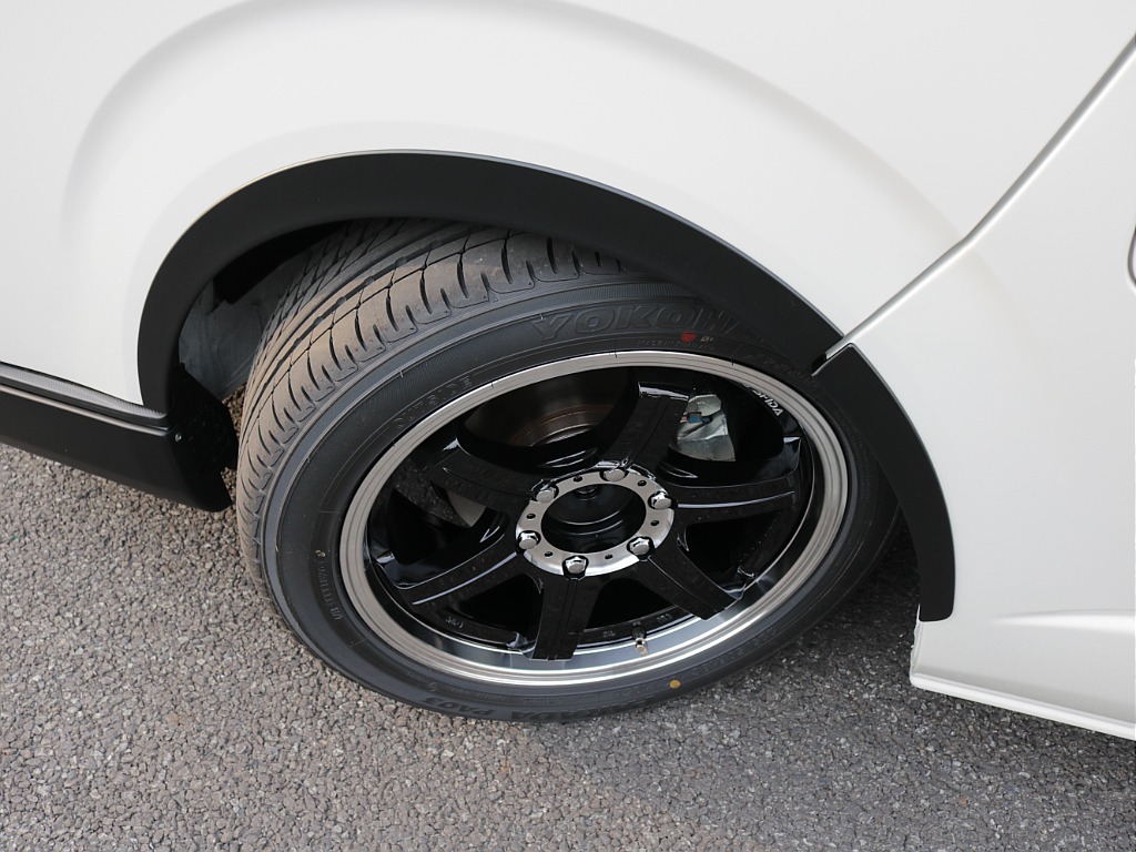 新車ハイエースＶスポーツパッケージ完成！ＥＳＳＥＸフロントスポイラーオリジナル１８インチアルミヨコハマパラダ１８インチタイヤオリジナルオーバーフェンダーオリジナルＬＥＤテール２インチローダウン済み
