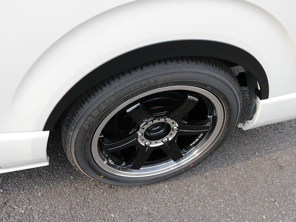 新車ハイエースＶスポーツパッケージ完成！ＥＳＳＥＸフロントスポイラーオリジナル１８インチアルミヨコハマパラダ１８インチタイヤオリジナルオーバーフェンダーオリジナルＬＥＤテール２インチローダウン済み