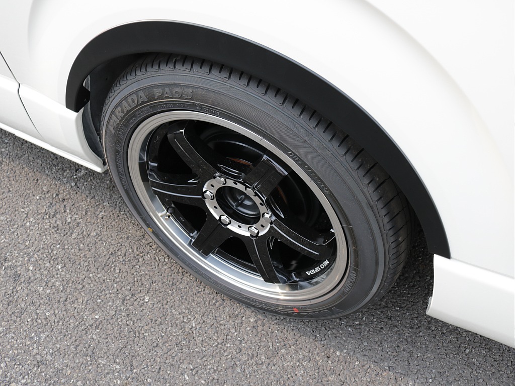 新車ハイエースＶスポーツパッケージ完成！ＥＳＳＥＸフロントスポイラーオリジナル１８インチアルミヨコハマパラダ１８インチタイヤオリジナルオーバーフェンダーオリジナルＬＥＤテール２インチローダウン済み