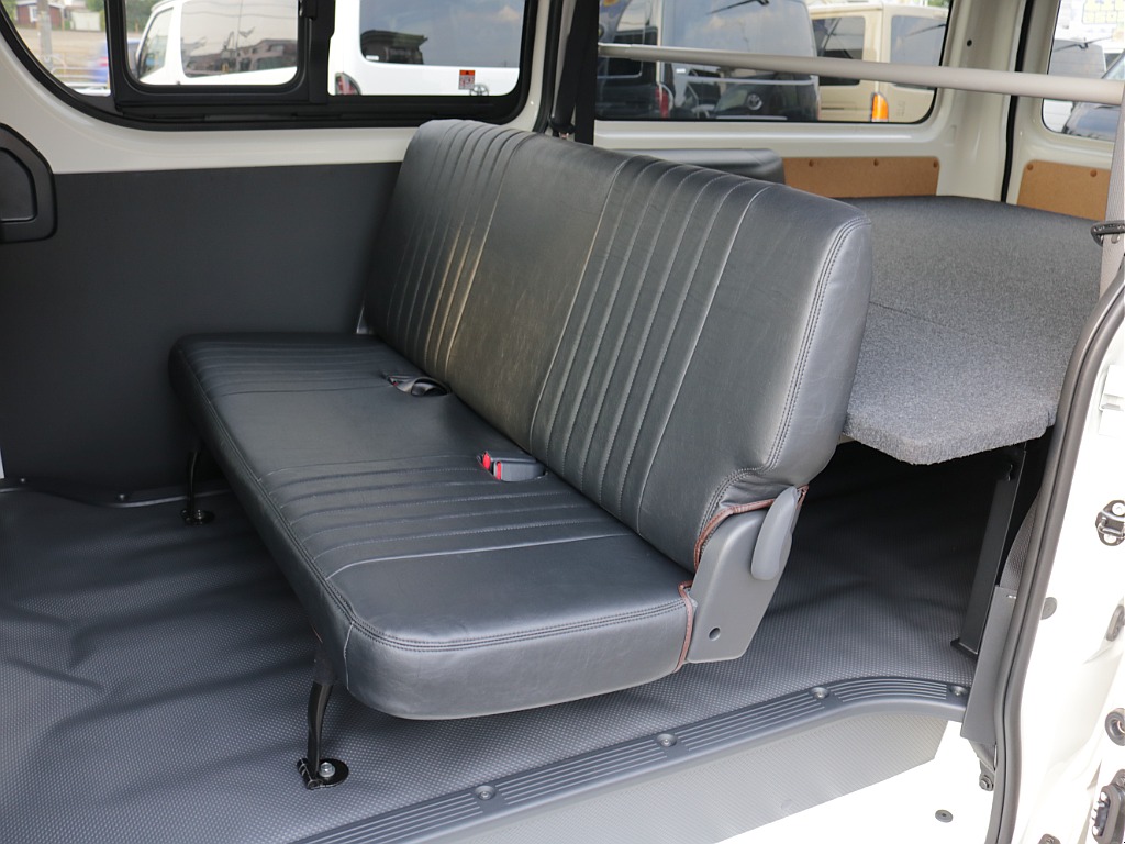 新車ハイエースＶスポーツパッケージ完成！ＥＳＳＥＸフロントスポイラーオリジナル１８インチアルミヨコハマパラダ１８インチタイヤオリジナルオーバーフェンダーオリジナルＬＥＤテール２インチローダウン済み