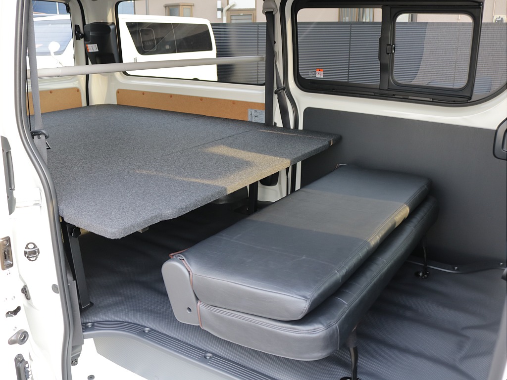 新車ハイエースＶスポーツパッケージ完成！ＥＳＳＥＸフロントスポイラーオリジナル１８インチアルミヨコハマパラダ１８インチタイヤオリジナルオーバーフェンダーオリジナルＬＥＤテール２インチローダウン済み
