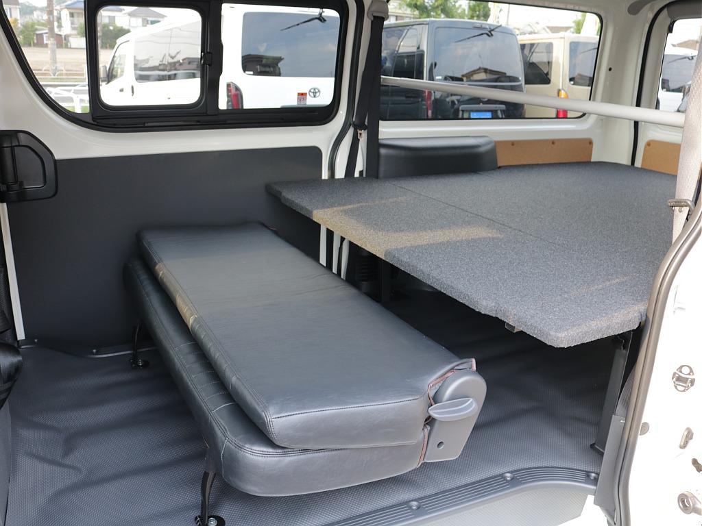 新車ハイエースＶスポーツパッケージ完成！ＥＳＳＥＸフロントスポイラーオリジナル１８インチアルミヨコハマパラダ１８インチタイヤオリジナルオーバーフェンダーオリジナルＬＥＤテール２インチローダウン済み