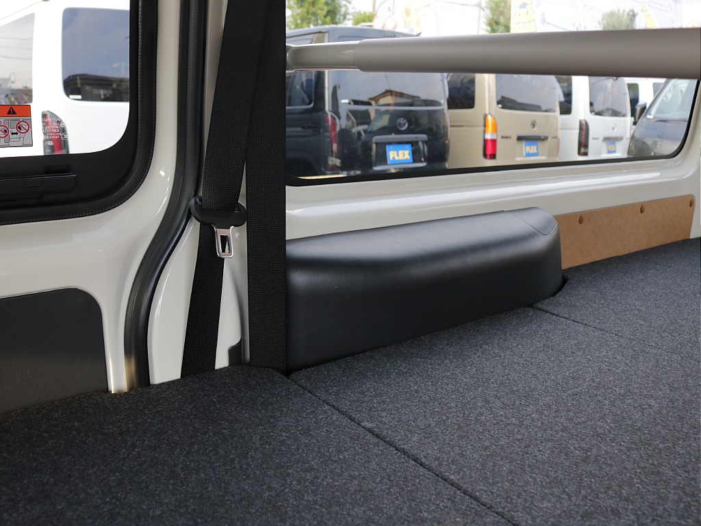 新車ハイエースＶスポーツパッケージ完成！ＥＳＳＥＸフロントスポイラーオリジナル１８インチアルミヨコハマパラダ１８インチタイヤオリジナルオーバーフェンダーオリジナルＬＥＤテール２インチローダウン済み