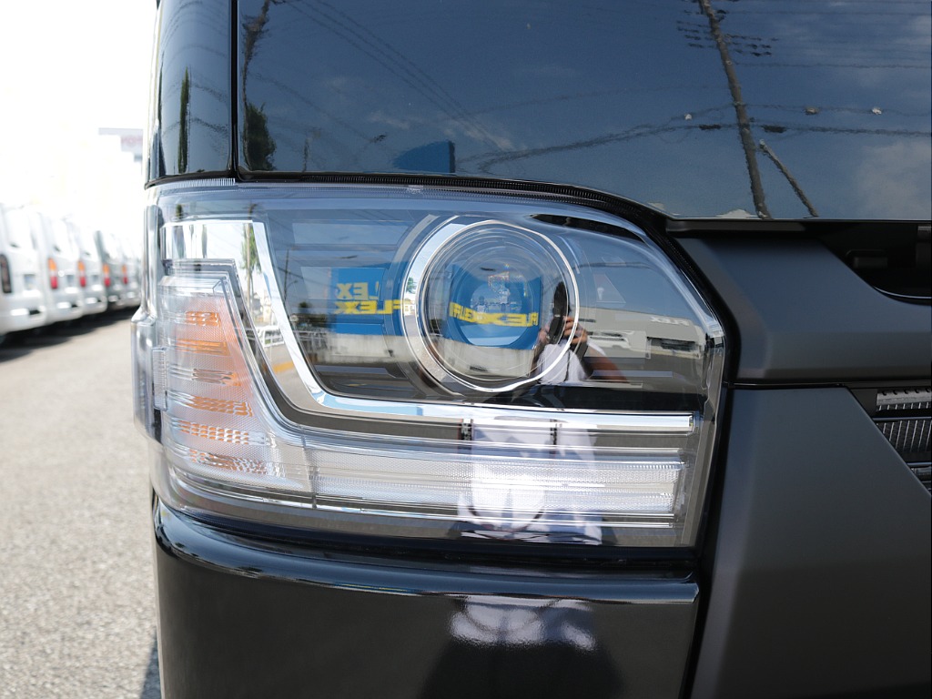 新車ハイエースＶ　ＤＸＧＬパッケージ２８００ディーゼルターボブラックスポーツパッケージ完成！！ＥＳＳＥＸフロントスポイラーオリジナル１７インチアルミナスカー１７インチタイヤ２インチダウンベット装備！！