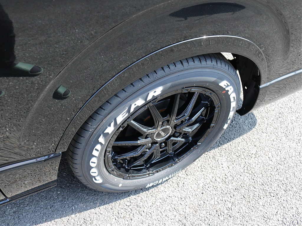 新車ハイエースＶ　ＤＸＧＬパッケージ２８００ディーゼルターボブラックスポーツパッケージ完成！！ＥＳＳＥＸフロントスポイラーオリジナル１７インチアルミナスカー１７インチタイヤ２インチダウンベット装備！！