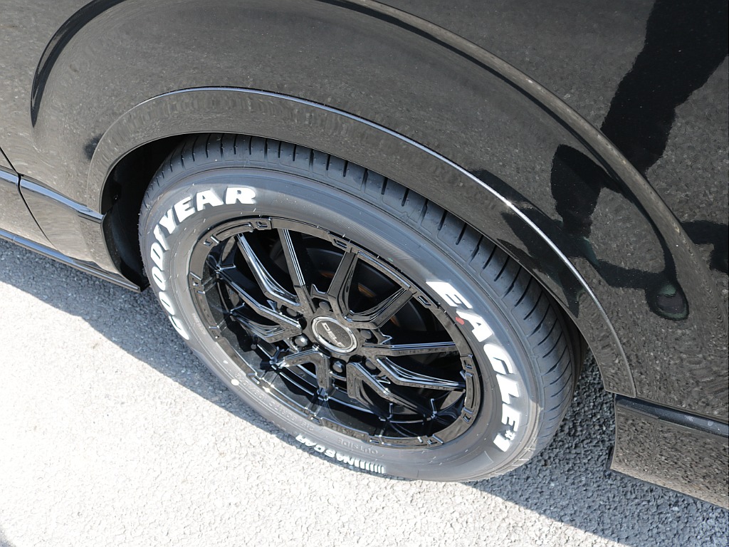 新車ハイエースＶ　ＤＸＧＬパッケージ２８００ディーゼルターボブラックスポーツパッケージ完成！！ＥＳＳＥＸフロントスポイラーオリジナル１７インチアルミナスカー１７インチタイヤ２インチダウンベット装備！！