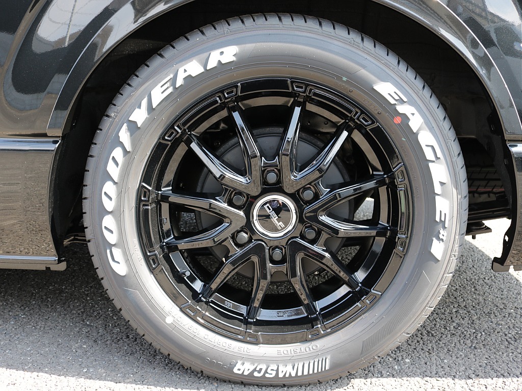 新車ハイエースＶ　ＤＸＧＬパッケージ２８００ディーゼルターボブラックスポーツパッケージ完成！！ＥＳＳＥＸフロントスポイラーオリジナル１７インチアルミナスカー１７インチタイヤ２インチダウンベット装備！！