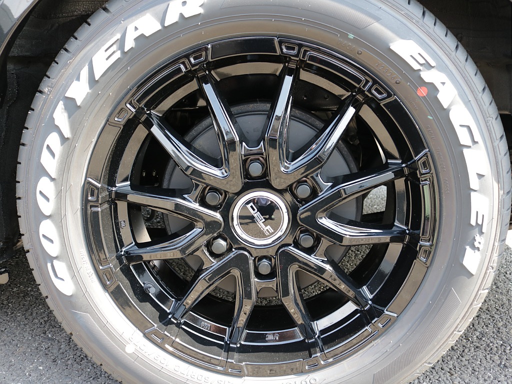 新車ハイエースＶ　ＤＸＧＬパッケージ２８００ディーゼルターボブラックスポーツパッケージ完成！！ＥＳＳＥＸフロントスポイラーオリジナル１７インチアルミナスカー１７インチタイヤ２インチダウンベット装備！！