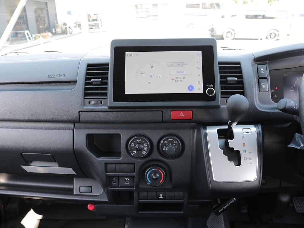 新車ハイエースＶ　ＤＸＧＬパッケージ２８００ディーゼルターボブラックスポーツパッケージ完成！！ＥＳＳＥＸフロントスポイラーオリジナル１７インチアルミナスカー１７インチタイヤ２インチダウンベット装備！！