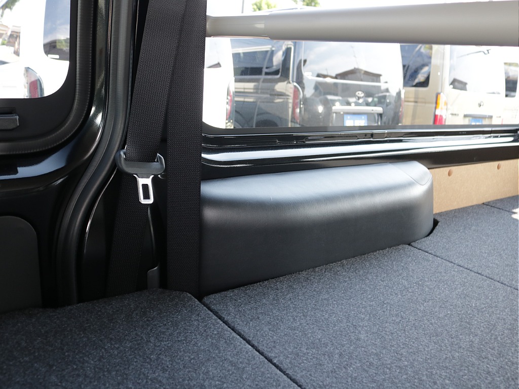 新車ハイエースＶ　ＤＸＧＬパッケージ２８００ディーゼルターボブラックスポーツパッケージ完成！！ＥＳＳＥＸフロントスポイラーオリジナル１７インチアルミナスカー１７インチタイヤ２インチダウンベット装備！！