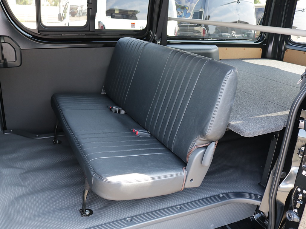 新車ハイエースＶ　ＤＸＧＬパッケージ２８００ディーゼルターボブラックスポーツパッケージ完成！！ＥＳＳＥＸフロントスポイラーオリジナル１７インチアルミナスカー１７インチタイヤ２インチダウンベット装備！！