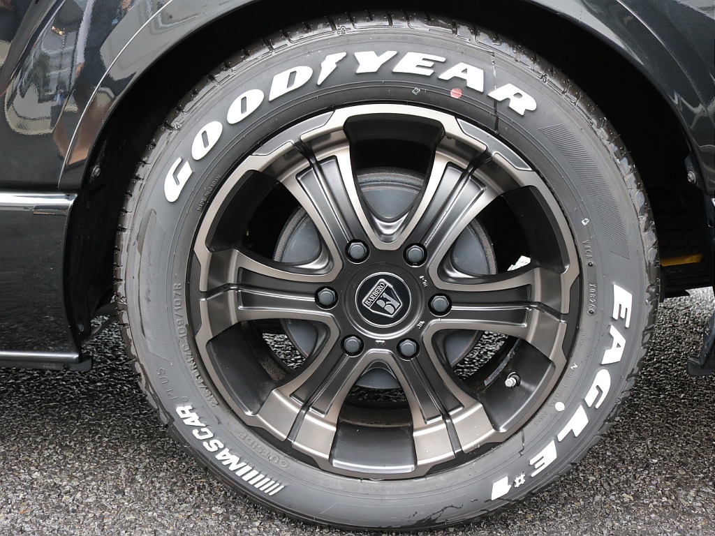 令和６年式ファインテックツアラー２７００ガソリン２WDカスタム車両入庫！！豪華キャプテンシート搭載大画面アルパインＢＩＧ－Ｘ１１インチナビアルパイン１２．８フリップダウンモニター装備済み！！