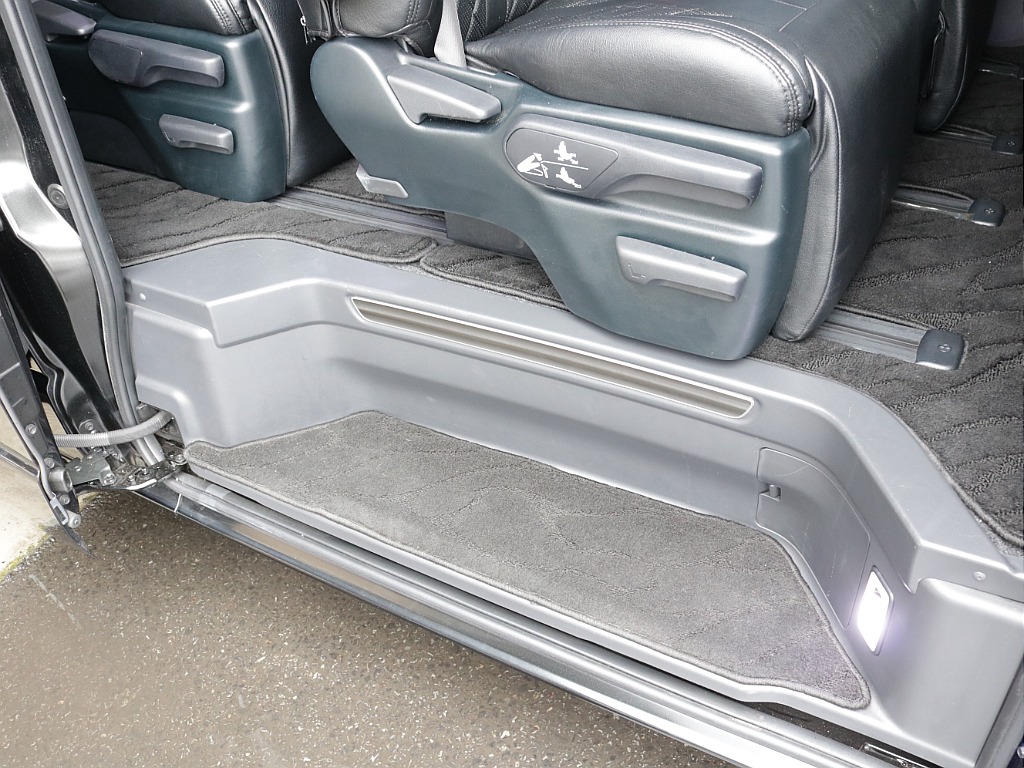 令和６年式ファインテックツアラー２７００ガソリン２WDカスタム車両入庫！！豪華キャプテンシート搭載大画面アルパインＢＩＧ－Ｘ１１インチナビアルパイン１２．８フリップダウンモニター装備済み！！