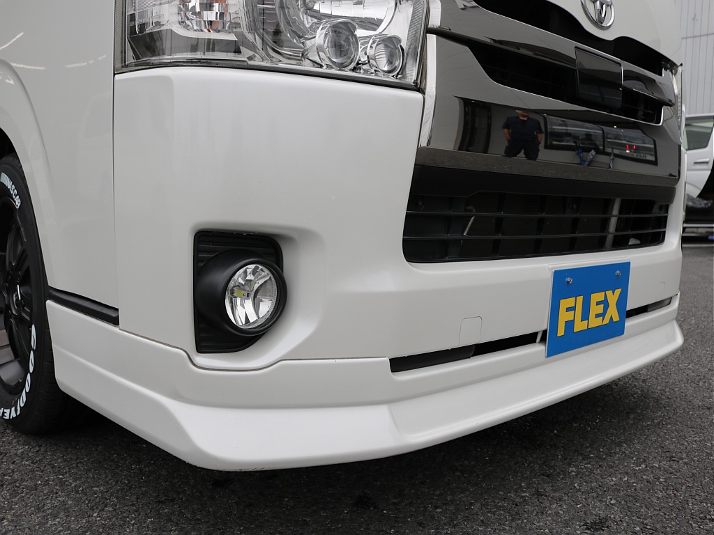 平成３０年式ダークプライムＶ２８００ディーゼル４ＷＤカスタム車両入庫！オリジナル１７インチアルミ１インチローダウンオリジナルＬＥＤテールライトリア全面床張り施工済み跳ね上げベットＫＩＴパイオニアナビ