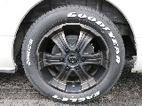 平成３０年式ダークプライムＶ２８００ディーゼル４ＷＤカスタム車両入庫！オリジナル１７インチアルミ１インチローダウンオリジナルＬＥＤテールライトリア全面床張り施工済み跳ね上げベットＫＩＴパイオニアナビ