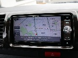 平成３０年式ダークプライムＶ２８００ディーゼル４ＷＤカスタム車両入庫！オリジナル１７インチアルミ１インチローダウンオリジナルＬＥＤテールライトリア全面床張り施工済み跳ね上げベットＫＩＴパイオニアナビ