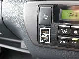 平成３０年式ダークプライムＶ２８００ディーゼル４ＷＤカスタム車両入庫！オリジナル１７インチアルミ１インチローダウンオリジナルＬＥＤテールライトリア全面床張り施工済み跳ね上げベットＫＩＴパイオニアナビ