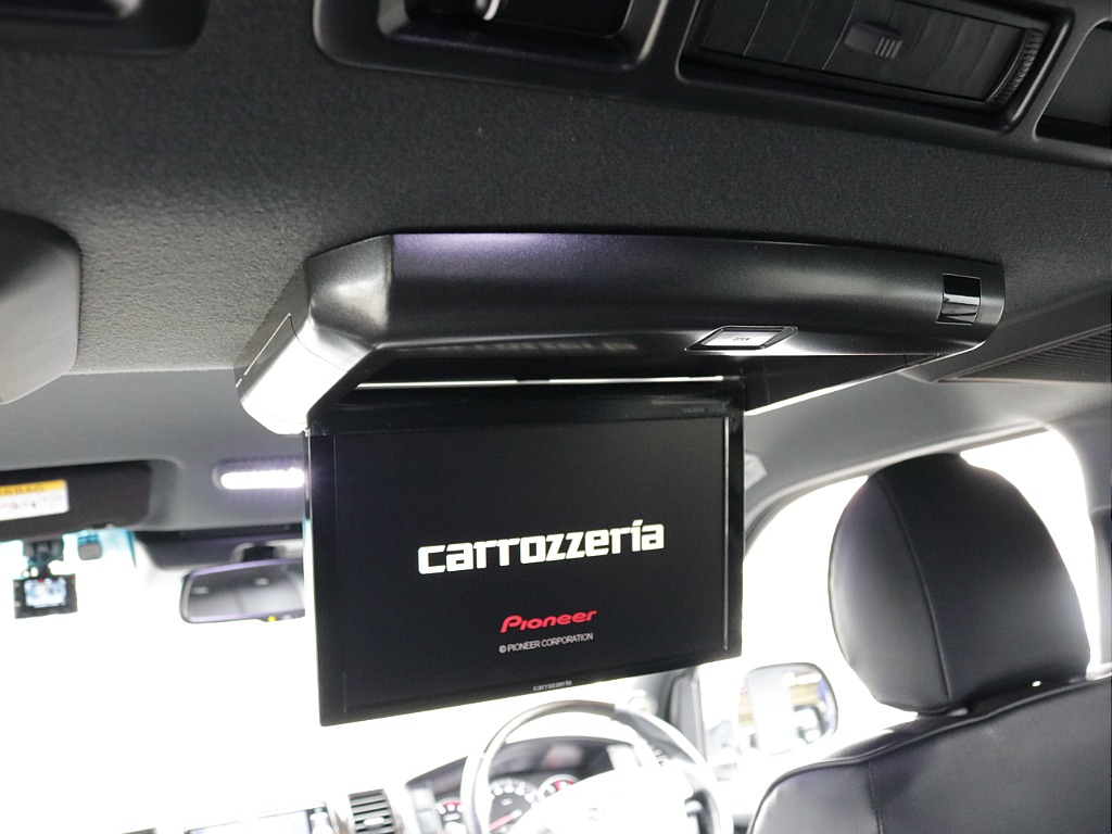 平成３０年式ダークプライムＶ２８００ディーゼル４ＷＤカスタム車両入庫！オリジナル１７インチアルミ１インチローダウンオリジナルＬＥＤテールライトリア全面床張り施工済み跳ね上げベットＫＩＴパイオニアナビ