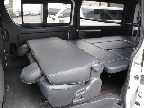 平成３０年式ダークプライムＶ２８００ディーゼル４ＷＤカスタム車両入庫！オリジナル１７インチアルミ１インチローダウンオリジナルＬＥＤテールライトリア全面床張り施工済み跳ね上げベットＫＩＴパイオニアナビ