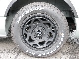 令和８年式アースカラーパッケージ２８００ディーゼル４WDブラックエディション入庫！オリジナルフロントバンパーオリジナルオーバーフェンダーオリジナル１６インチアルミクラシックベットＫＩＴシートカバー装備