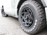 令和８年式アースカラーパッケージ２８００ディーゼル４WDブラックエディション入庫！オリジナルフロントバンパーオリジナルオーバーフェンダーオリジナル１６インチアルミクラシックベットＫＩＴシートカバー装備