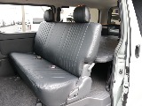 令和８年式アースカラーパッケージ２８００ディーゼル４WDブラックエディション入庫！オリジナルフロントバンパーオリジナルオーバーフェンダーオリジナル１６インチアルミクラシックベットＫＩＴシートカバー装備