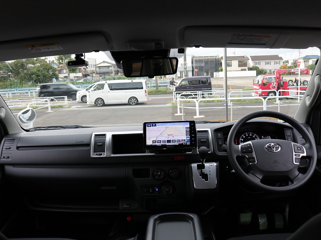 令和５年式ハイエースＶスーパーロング２８００ディーゼル４ＷＤ入庫！モデリスタフロントスポイラー純正１５インチアルミフロントセカンドシートスーパーＧＬ用に交換済みケンウッド９インチＳＤナビＥＴＣ２．０