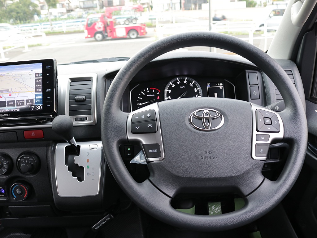 令和５年式ハイエースＶスーパーロング２８００ディーゼル４ＷＤ入庫！モデリスタフロントスポイラー純正１５インチアルミフロントセカンドシートスーパーＧＬ用に交換済みケンウッド９インチＳＤナビＥＴＣ２．０