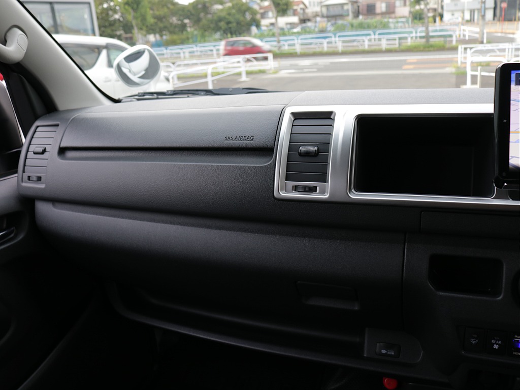 令和５年式ハイエースＶスーパーロング２８００ディーゼル４ＷＤ入庫！モデリスタフロントスポイラー純正１５インチアルミフロントセカンドシートスーパーＧＬ用に交換済みケンウッド９インチＳＤナビＥＴＣ２．０