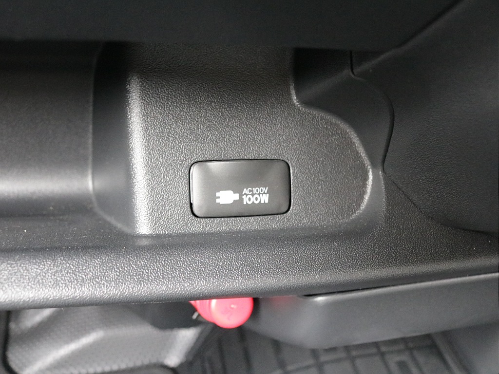 令和５年式ハイエースＶスーパーロング２８００ディーゼル４ＷＤ入庫！モデリスタフロントスポイラー純正１５インチアルミフロントセカンドシートスーパーＧＬ用に交換済みケンウッド９インチＳＤナビＥＴＣ２．０