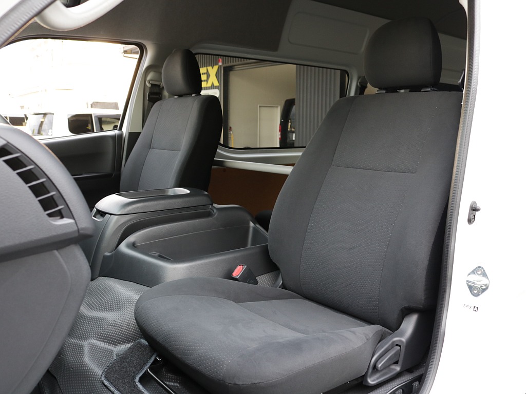 運転席、助手席はスーパーＧＬシートに交換済み！！