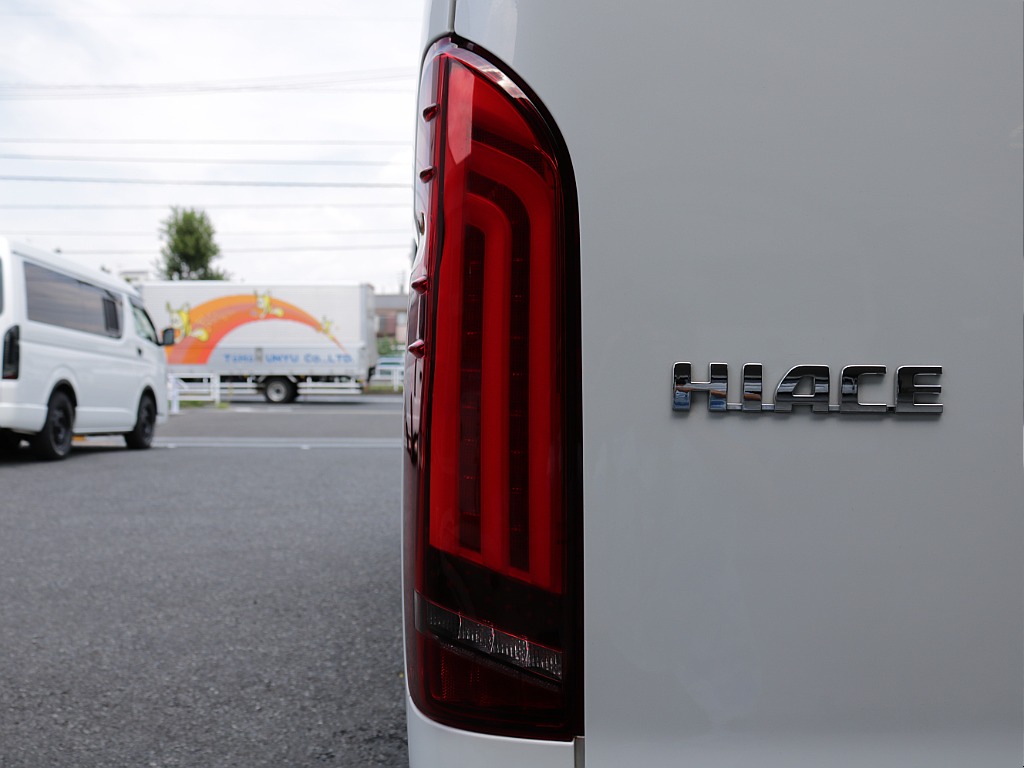 令和２年式ダークプライムⅡ２８００ディーゼル４WDカスタム車両入庫！新品オリジナル１６インチアルミ！ＴＲＤパーツ多数装備済み！！