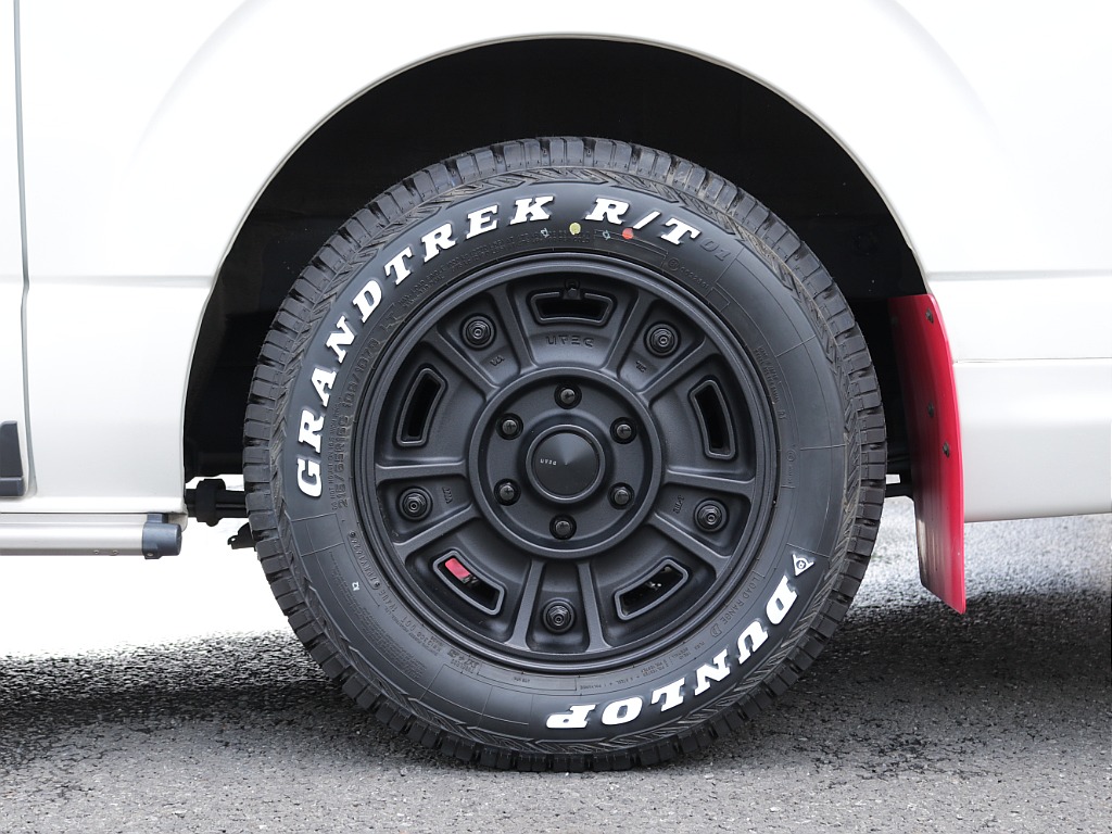 令和２年式ダークプライムⅡ２８００ディーゼル４WDカスタム車両入庫！新品オリジナル１６インチアルミ！ＴＲＤパーツ多数装備済み！！