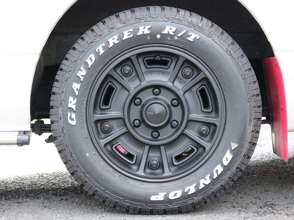 令和２年式ダークプライムⅡ２８００ディーゼル４WDカスタム車両入庫！新品オリジナル１６インチアルミ！ＴＲＤパーツ多数装備済み！！