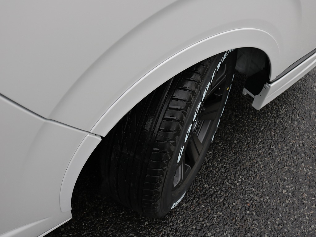 新車ワゴンＧＬ２７００ガソリン２ＷＤスタンダードシートスマートベットＫＩＴ装備！８インチディスプレイオーディオ純正１２．１インチフリップダウンモニター、ビルトインＥＴＣ２．０装備！オリジナルパーツ多数