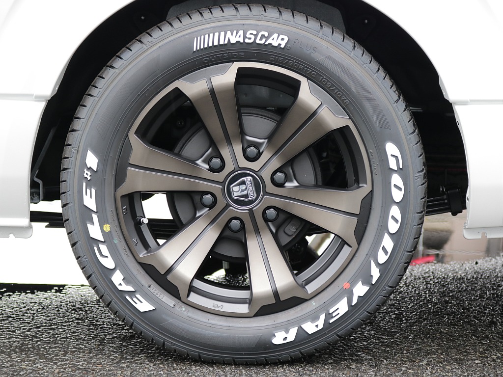 新車ワゴンＧＬ２７００ガソリン２ＷＤスタンダードシートスマートベットＫＩＴ装備！８インチディスプレイオーディオ純正１２．１インチフリップダウンモニター、ビルトインＥＴＣ２．０装備！オリジナルパーツ多数