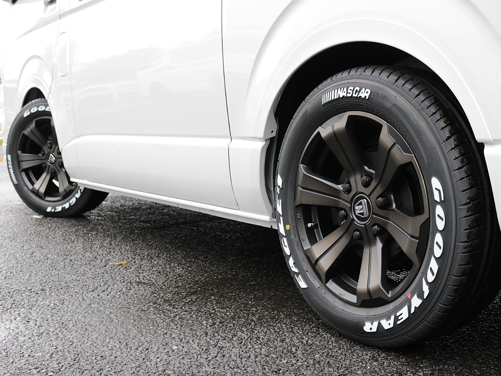 新車ワゴンＧＬ２７００ガソリン２ＷＤスタンダードシートスマートベットＫＩＴ装備！８インチディスプレイオーディオ純正１２．１インチフリップダウンモニター、ビルトインＥＴＣ２．０装備！オリジナルパーツ多数