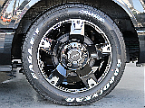 タイヤはナスカータイヤにデルフ０３の１７インチAWの組み合わせです！！