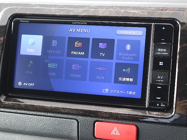 BluetoothやCD、DVD、TVなど使用可能で運転中も快適に過ごせます！！